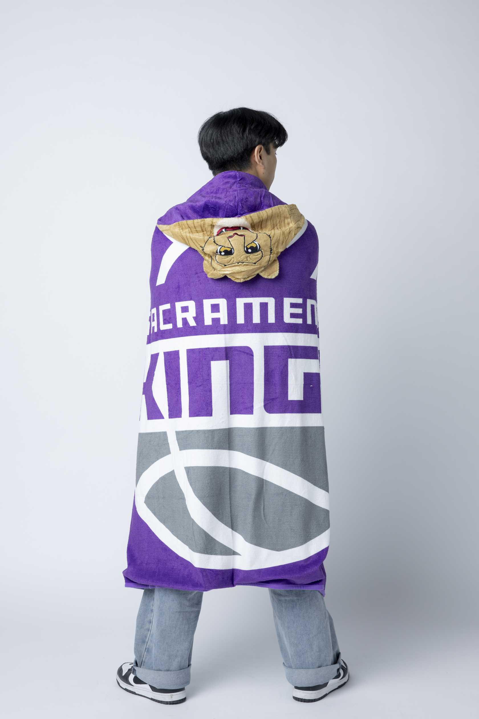 Uncanny Brands Slamson Hooded Mascot Throw Blanket - Thumbnail 3