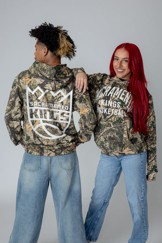 Hoodie mit primärem Camouflage-Print