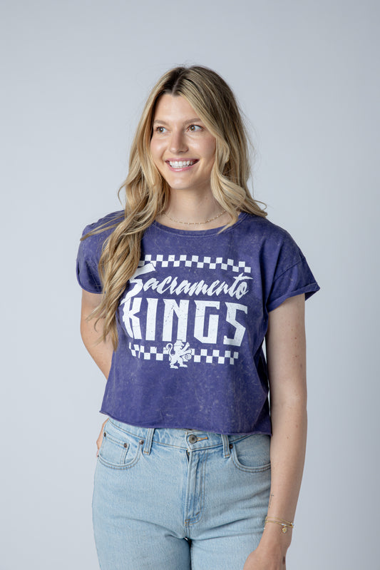 Heralding Lion Graphic Cropped Tee